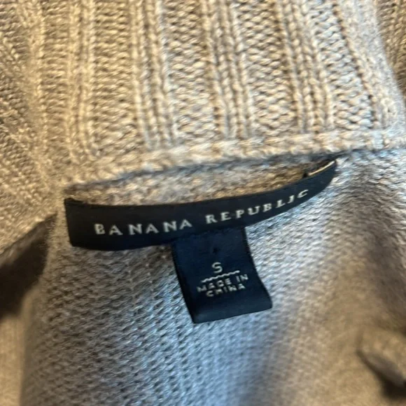 Banana Republic Cardigan - Picture 5 of 5